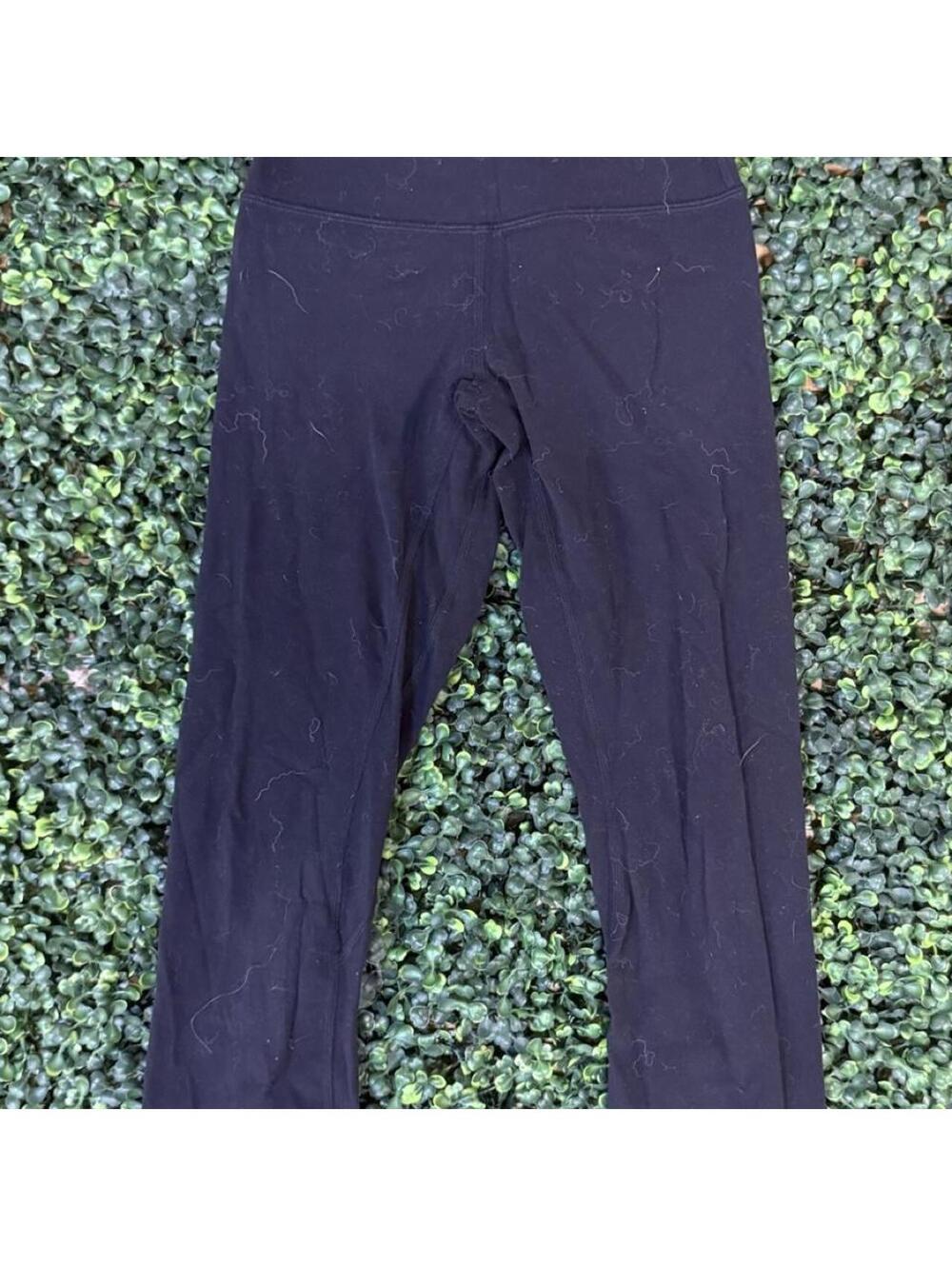🖤 Classic Lululemon black full-length leggings, believed Wunder Under style.